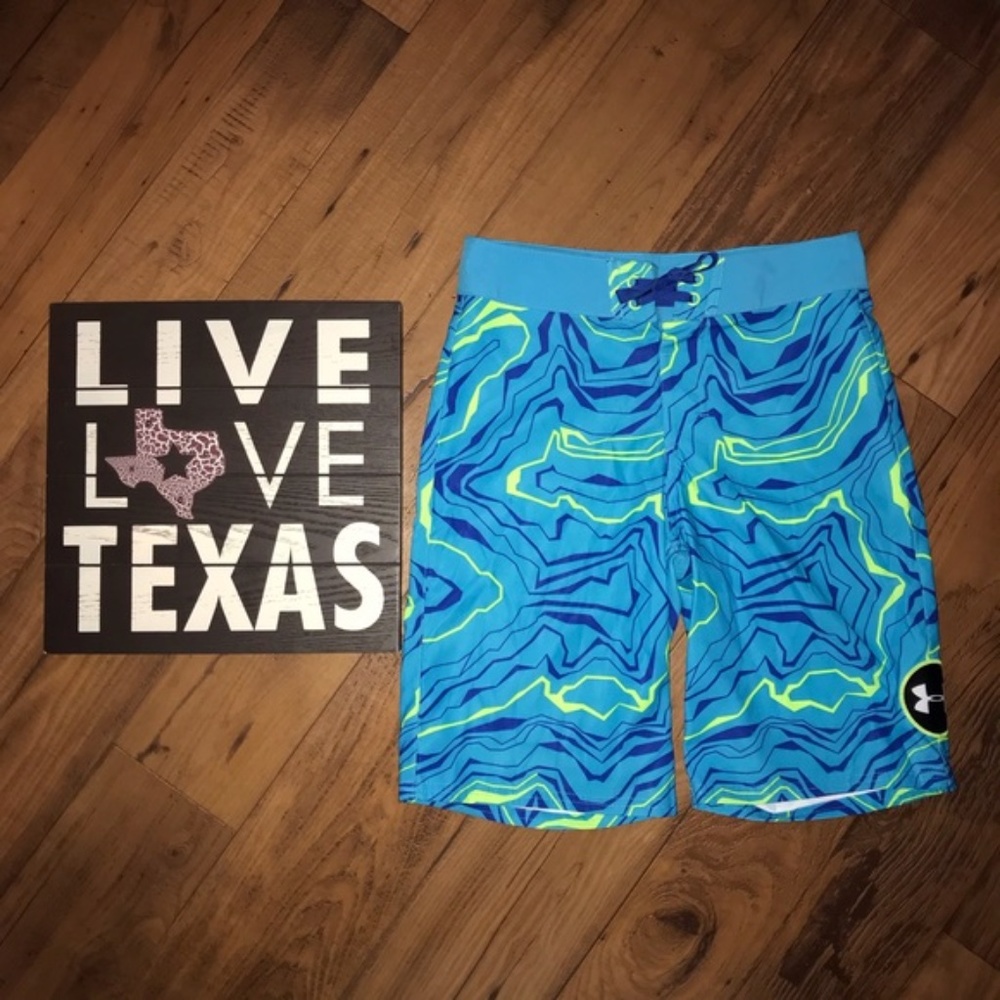 Under Armour heat gear loose board shorts size 27